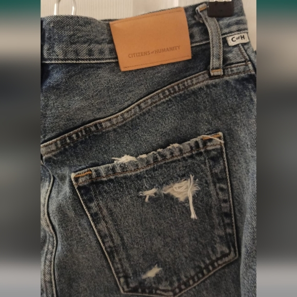 Citizens of Humanity Marlow Vintage Fit Shorts - Picture 4 of 11